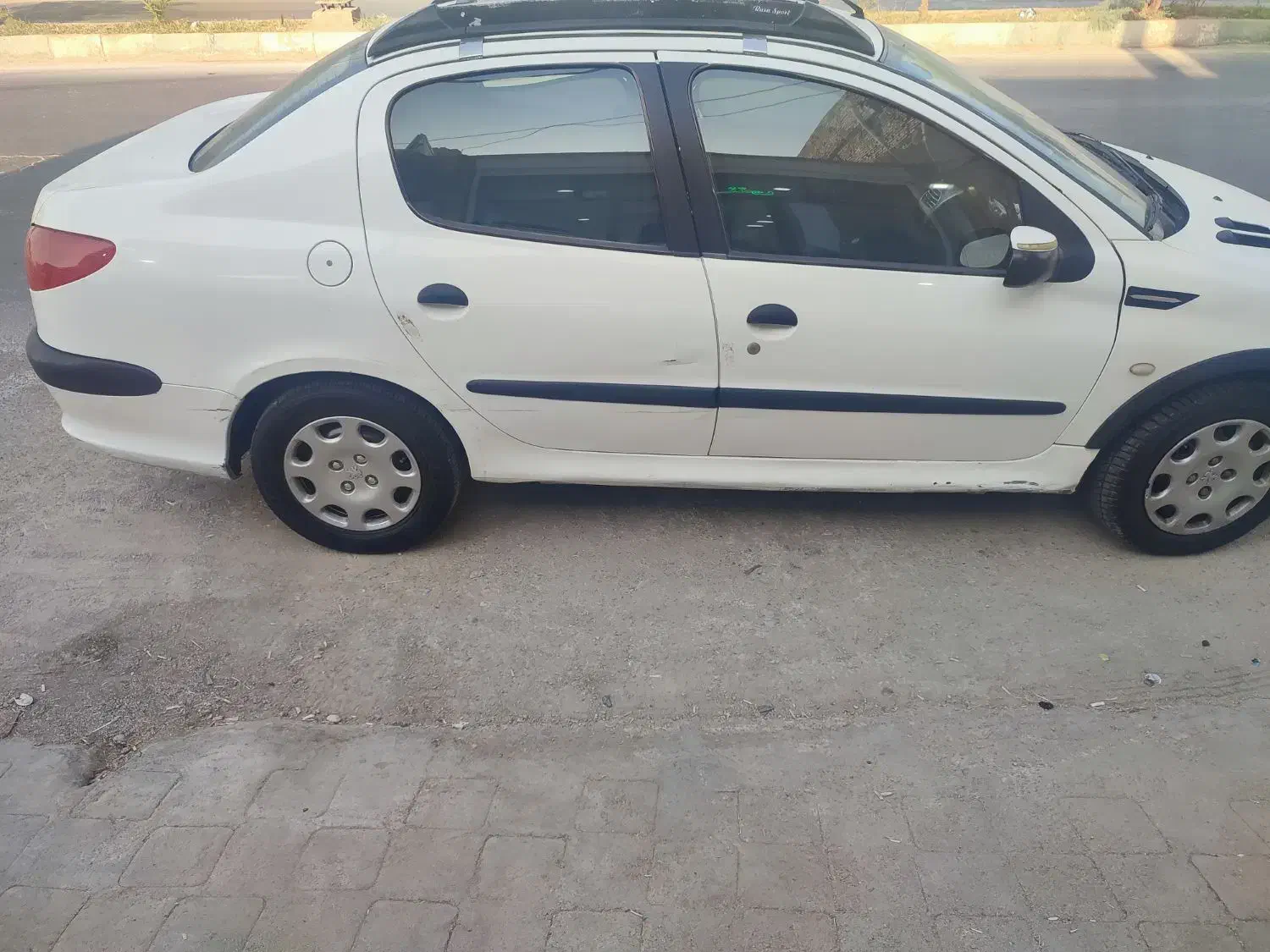 پژو ۲۰۶ صندوقدار تیپ ۵ مدلV8 سفید رنگ|خودرو سواری و وانت|اهواز, گلستان|دیوار