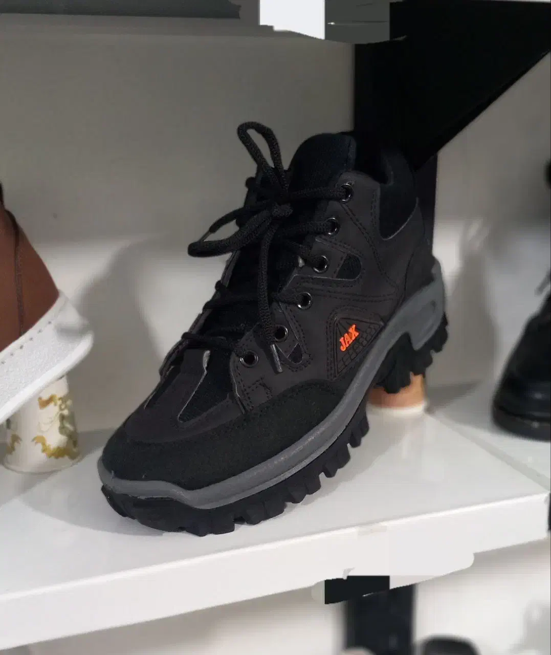 کفش میعاد|کیف، کفش، کمربند|اسفراین, |دیوار