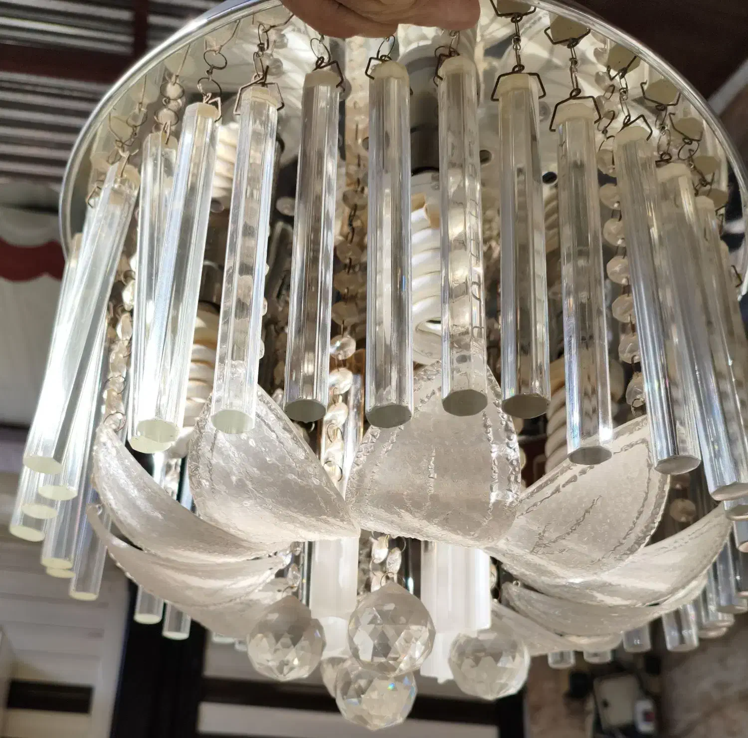 لوستر|لوستر و چراغ آویز|بندر انزلی, شیلات|دیوار