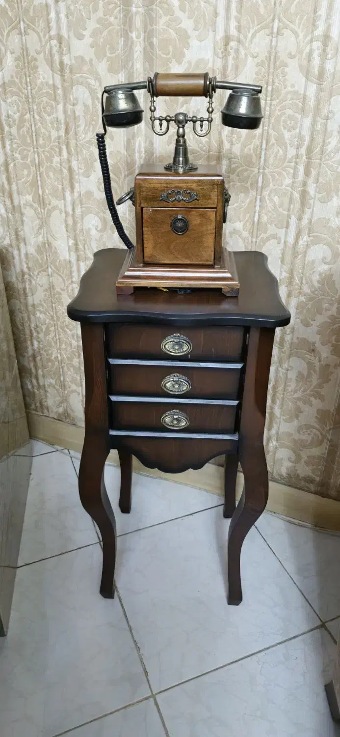 تلفن و میزش انتیک|میز تلفن|خمام, |دیوار