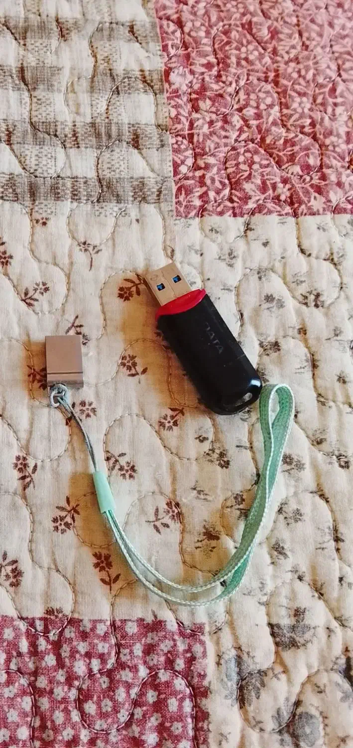 ۲ عدد فلس ۳۲ گیگ|لوازم جانبی موبایل و تبلت|پردیس, فاز ۳|دیوار