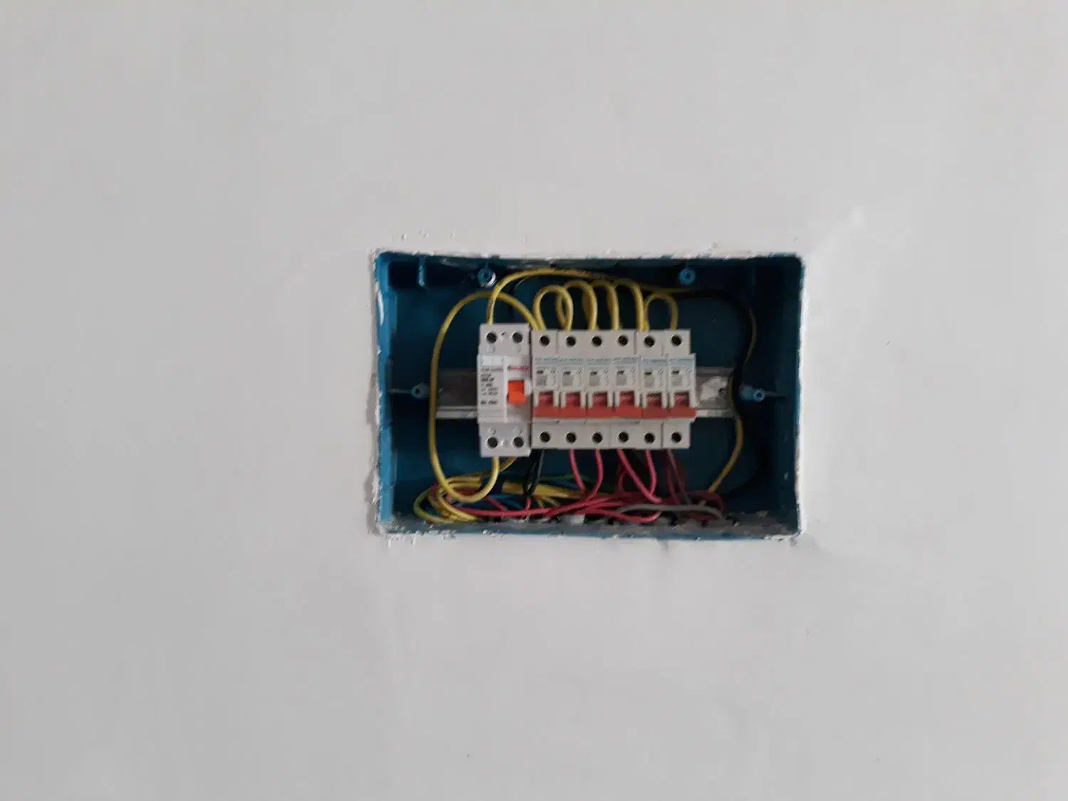 برق کاری،برقکار،اتصالی،برق|خدمات پیشه و مهارت|کرمانشاه, |دیوار