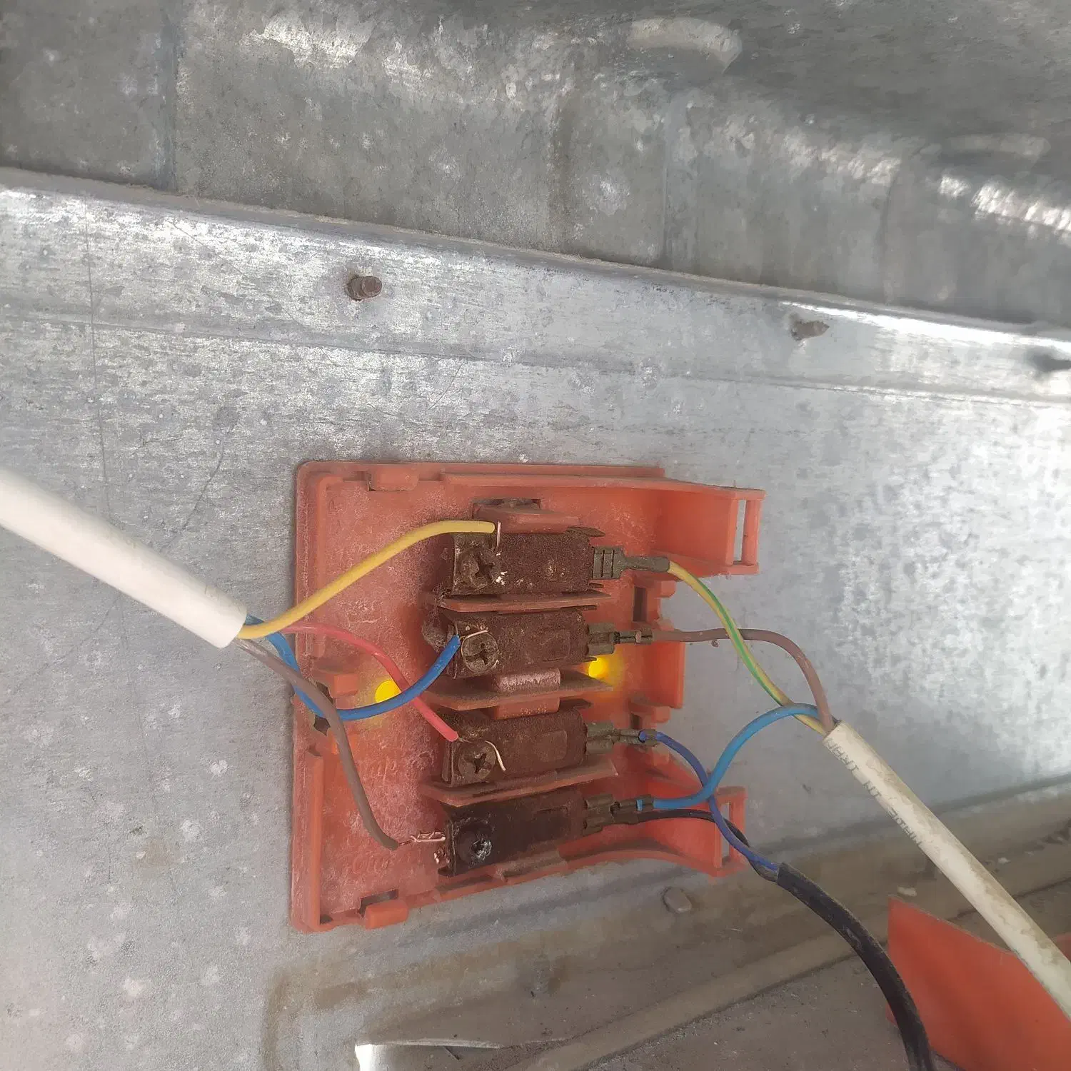 انجام کلیه امور تاسیسات برقی ساختمان|خدمات پیشه و مهارت|اسلامآباد غرب, |دیوار