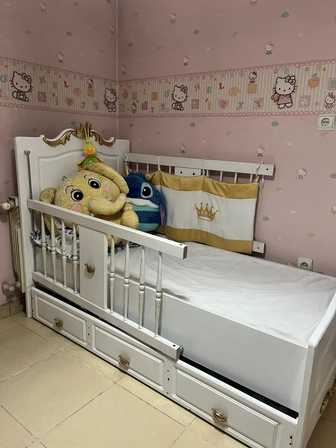 تخت و کمد ویترین|تخت و سرویس خواب|تهران, آهنگران (سراسیاب دولاب)|دیوار