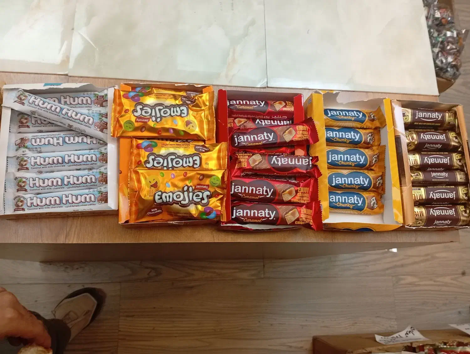 شکلات بحرینی|خوردنی و آشامیدنی|رشت, چله خانه|دیوار