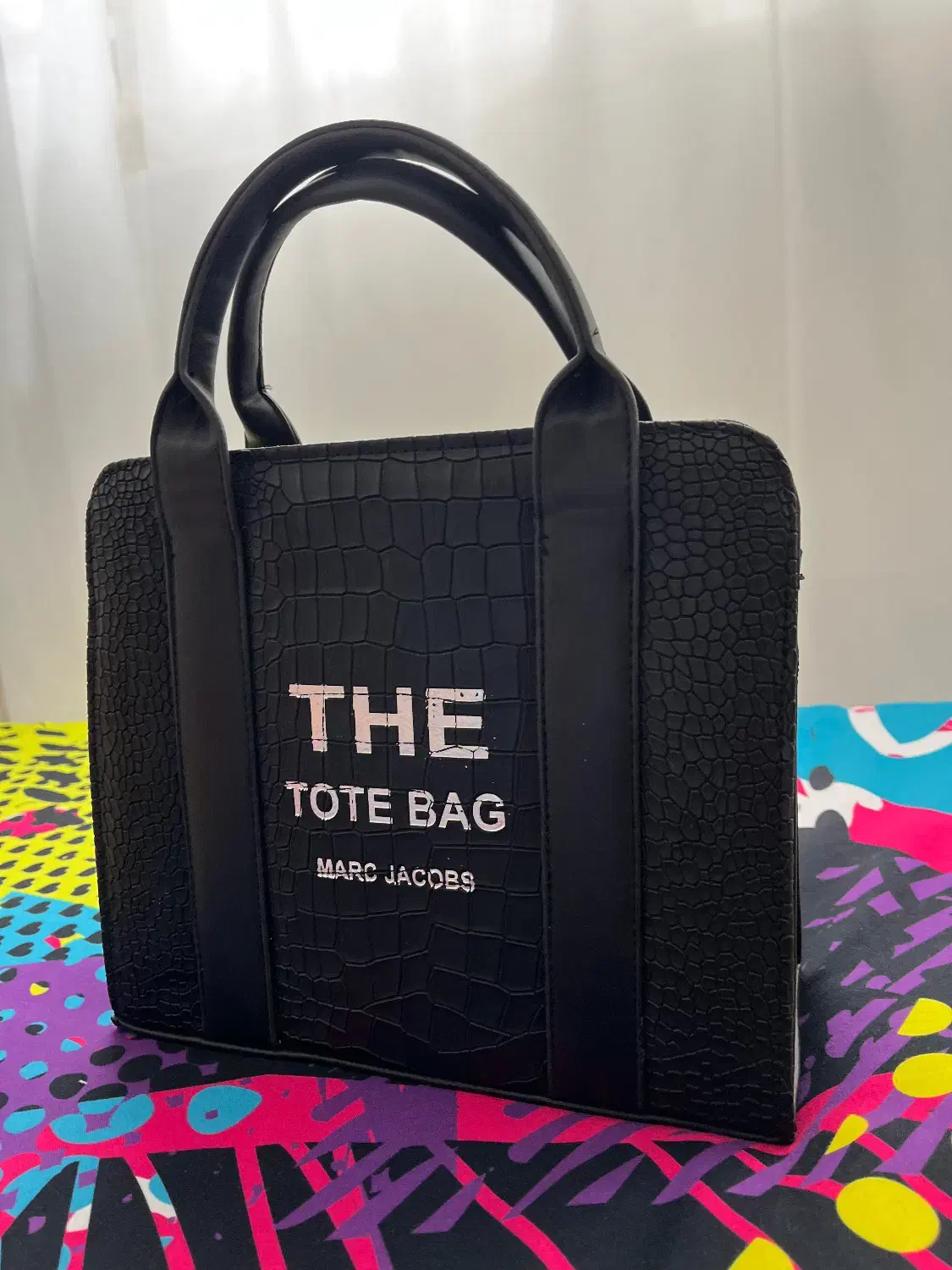 کیف|کیف، کفش، کمربند|خوی, |دیوار