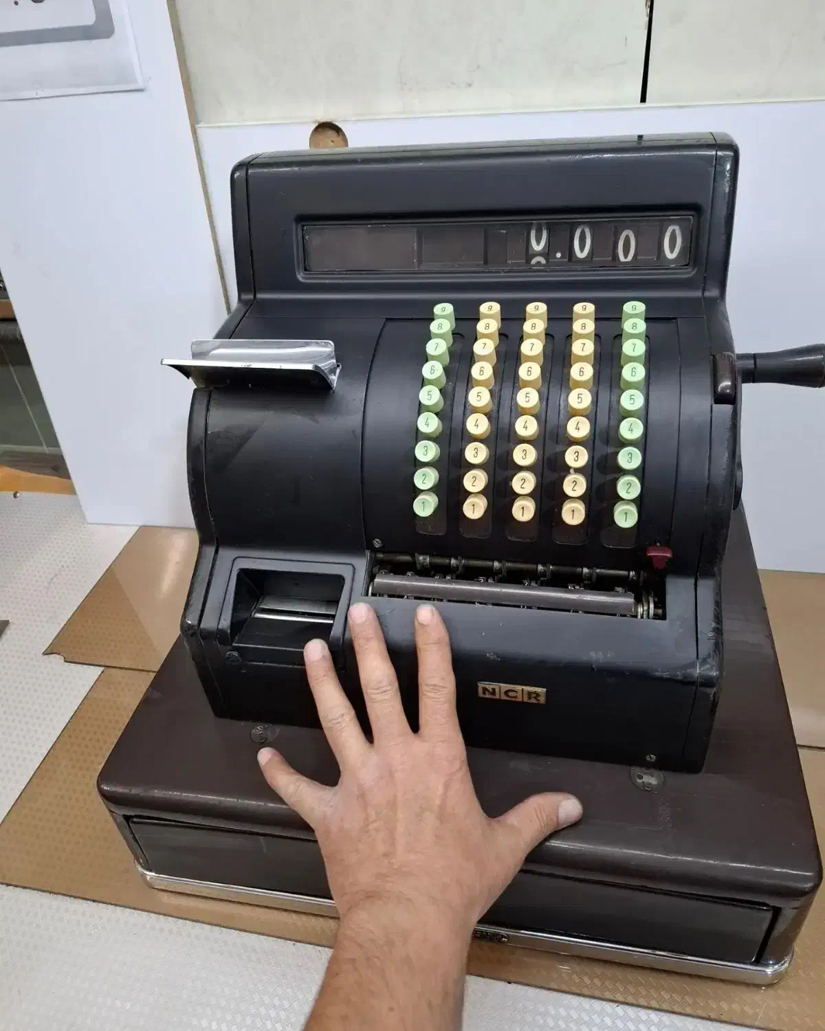 صندوق فروشگاهی موزه‌ای|کلکسیون اشیاء عتیقه|اصفهان, ملک|دیوار