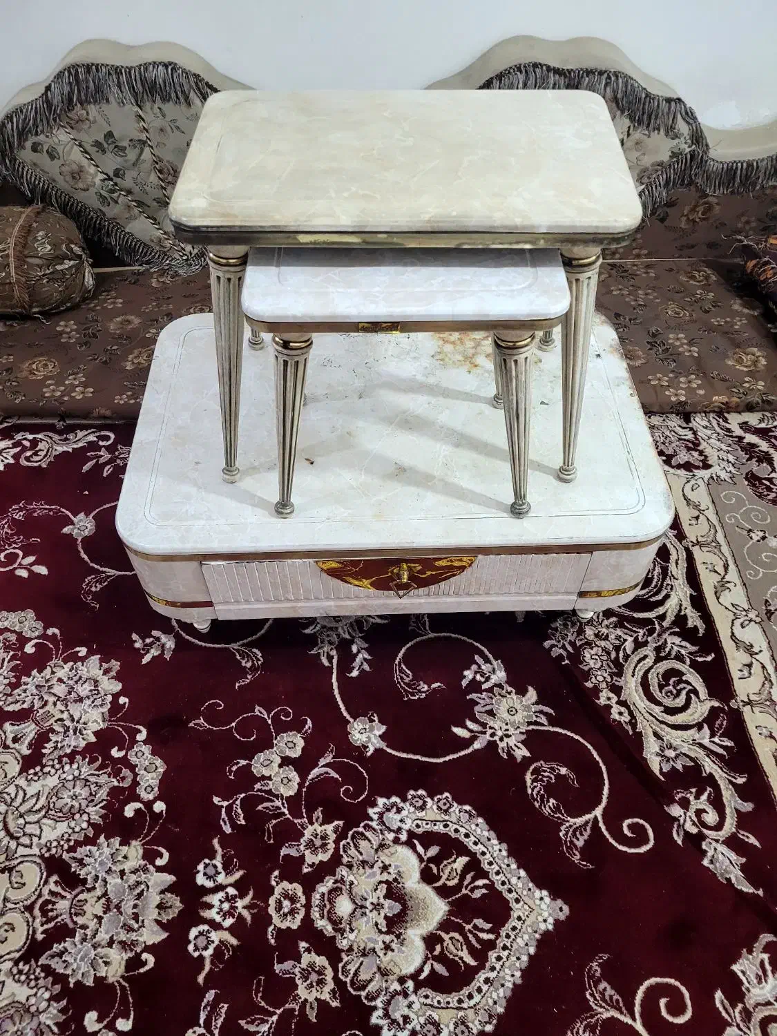 جلومبلی و۲تاعسلی|مبلمان خانگی و میز عسلی|امیدیه, |دیوار