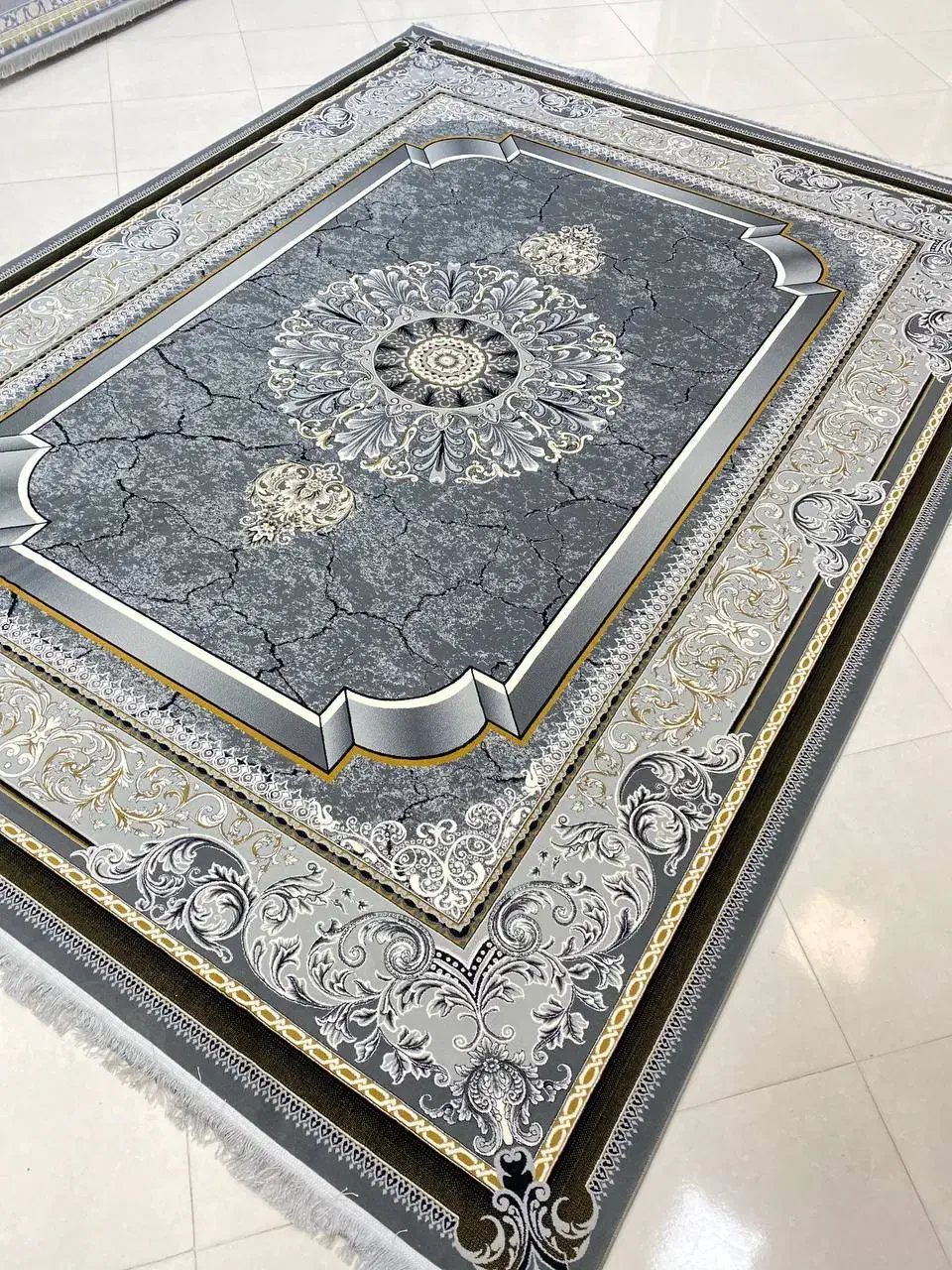 فرش ۷۰۰شانه نقشه کویر در رنگبندی فیلی دودی سرمه ای|فرش|کبودرآهنگ, |دیوار