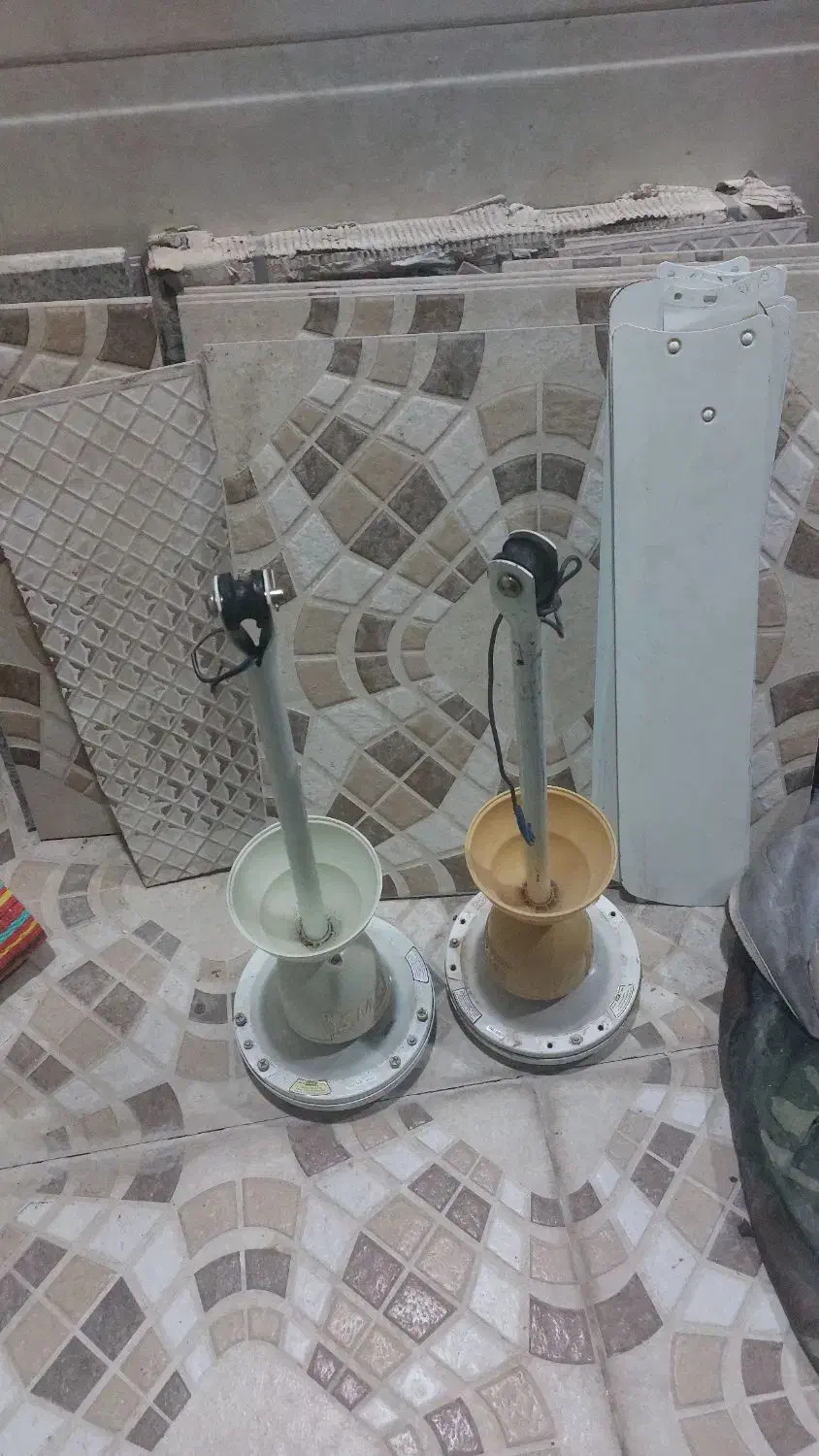 دو عدد پنکه سقفی در حد نو تمیز|پنکه و تصفیهکنندهٔ هوا|برازجان, |دیوار