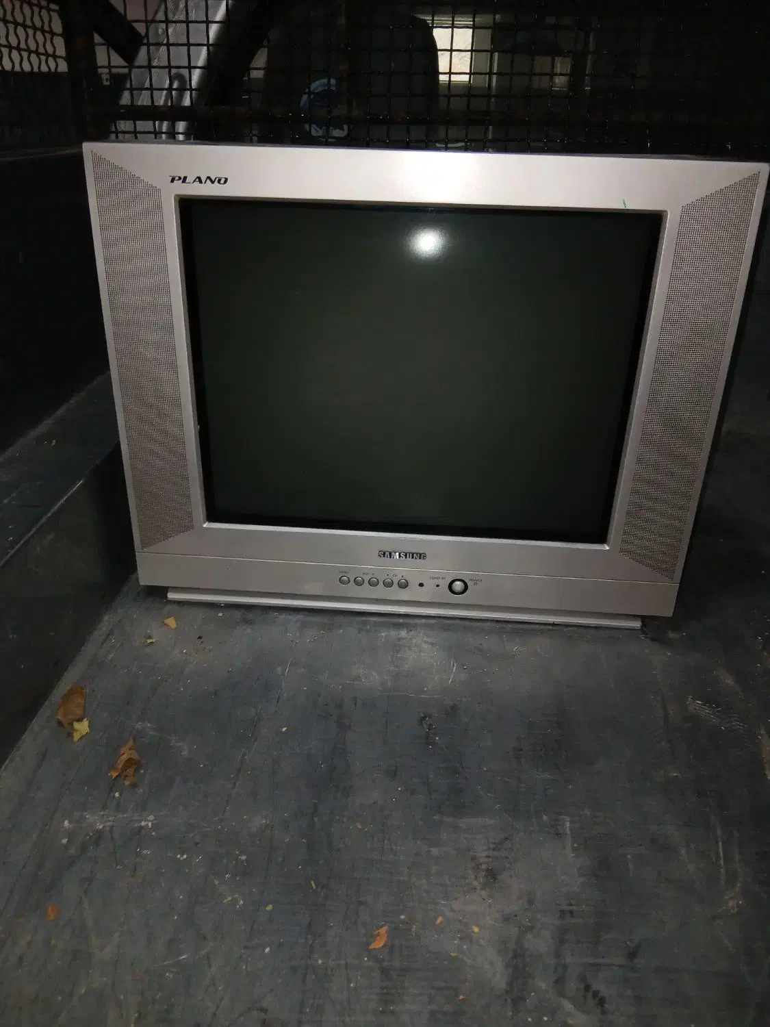 تلویزیون ۲۱ اینچ|تلویزیون و پروژکتور|رودهن, |دیوار