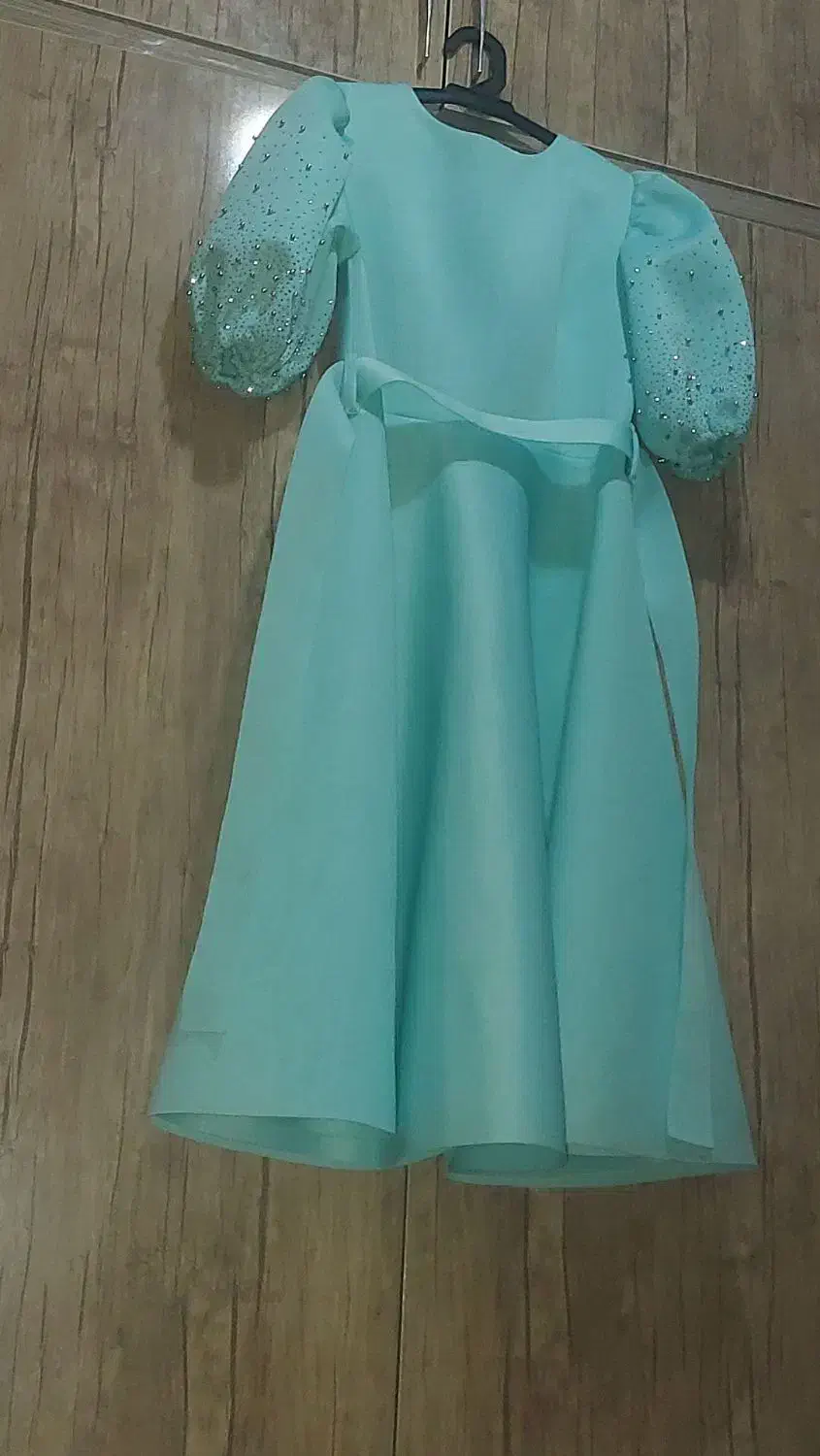 لباس مجلسی|لباس|میانه, |دیوار