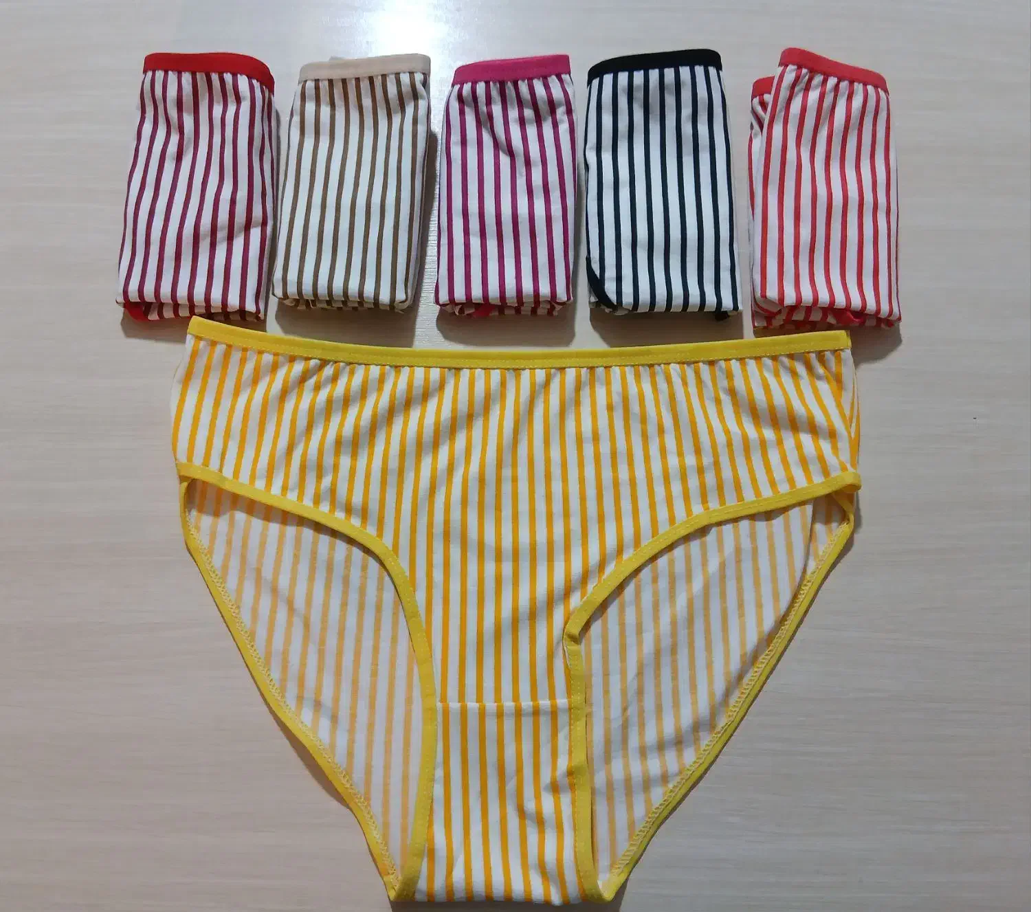 شورت نخی|لباس|بندر انزلی, امامزاده|دیوار