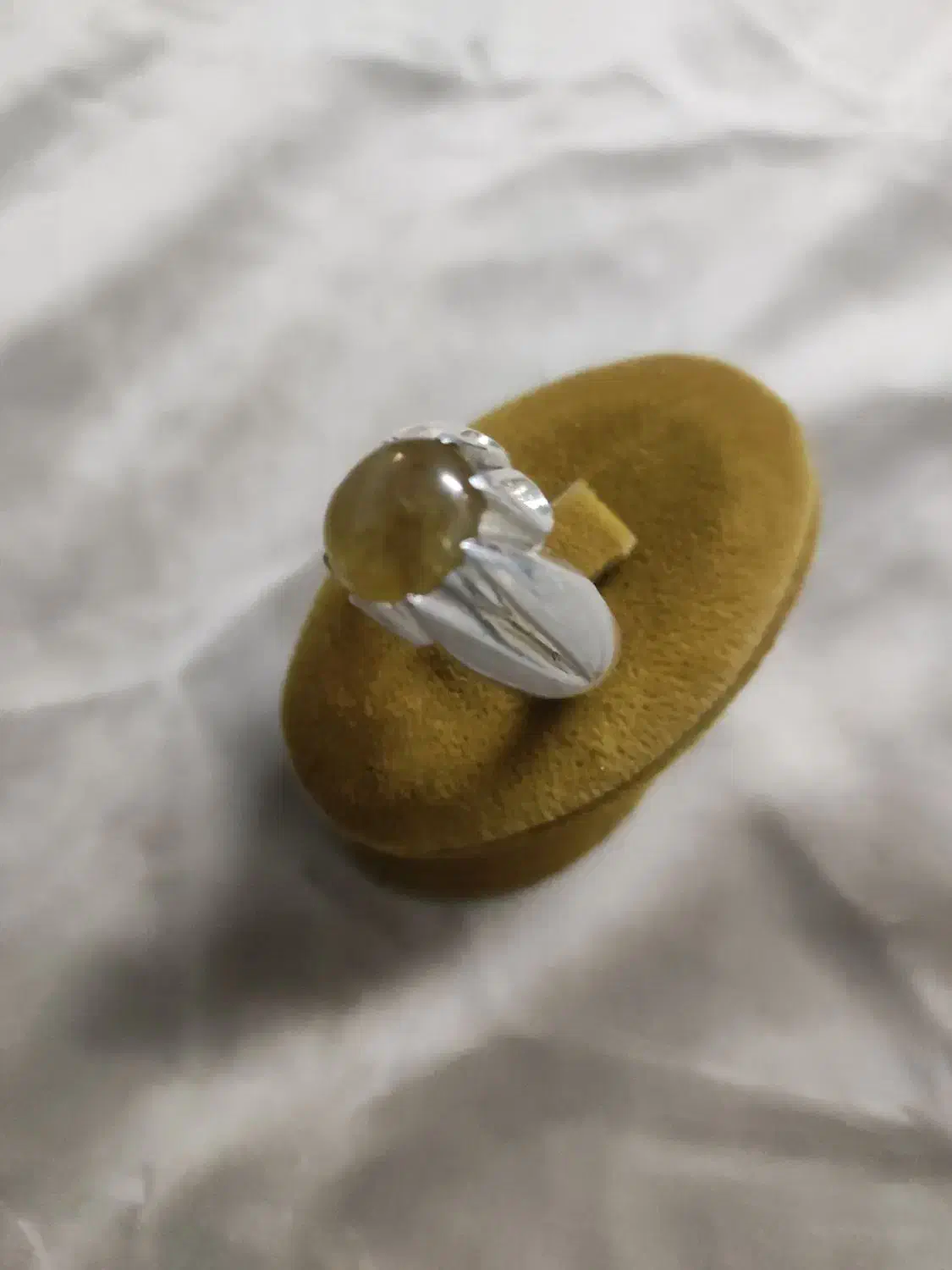 انگشتر زمرد و یاقوت زرد|جواهرات|اصفهان, مسجد مصلی|دیوار