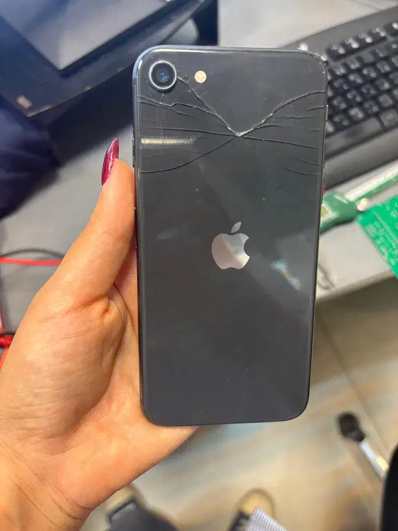 Iphone se 2022 128 GB|موبایل|تهران, استاد معین|دیوار