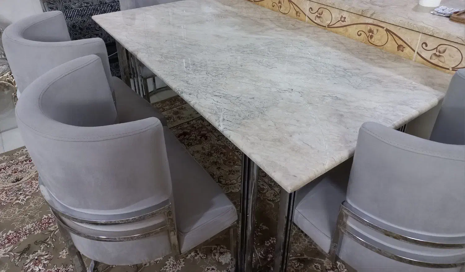 میزناهارخوری کاملا سالم در حد نو|میز و صندلی غذاخوری|مشهد, طرق|دیوار