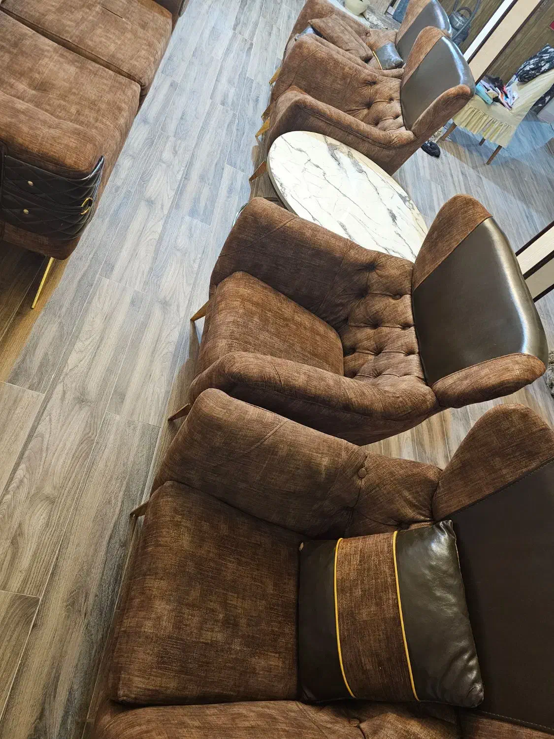 مبل ۱۰ نفره چرم|مبلمان خانگی و میز عسلی|شهرکرد, |دیوار