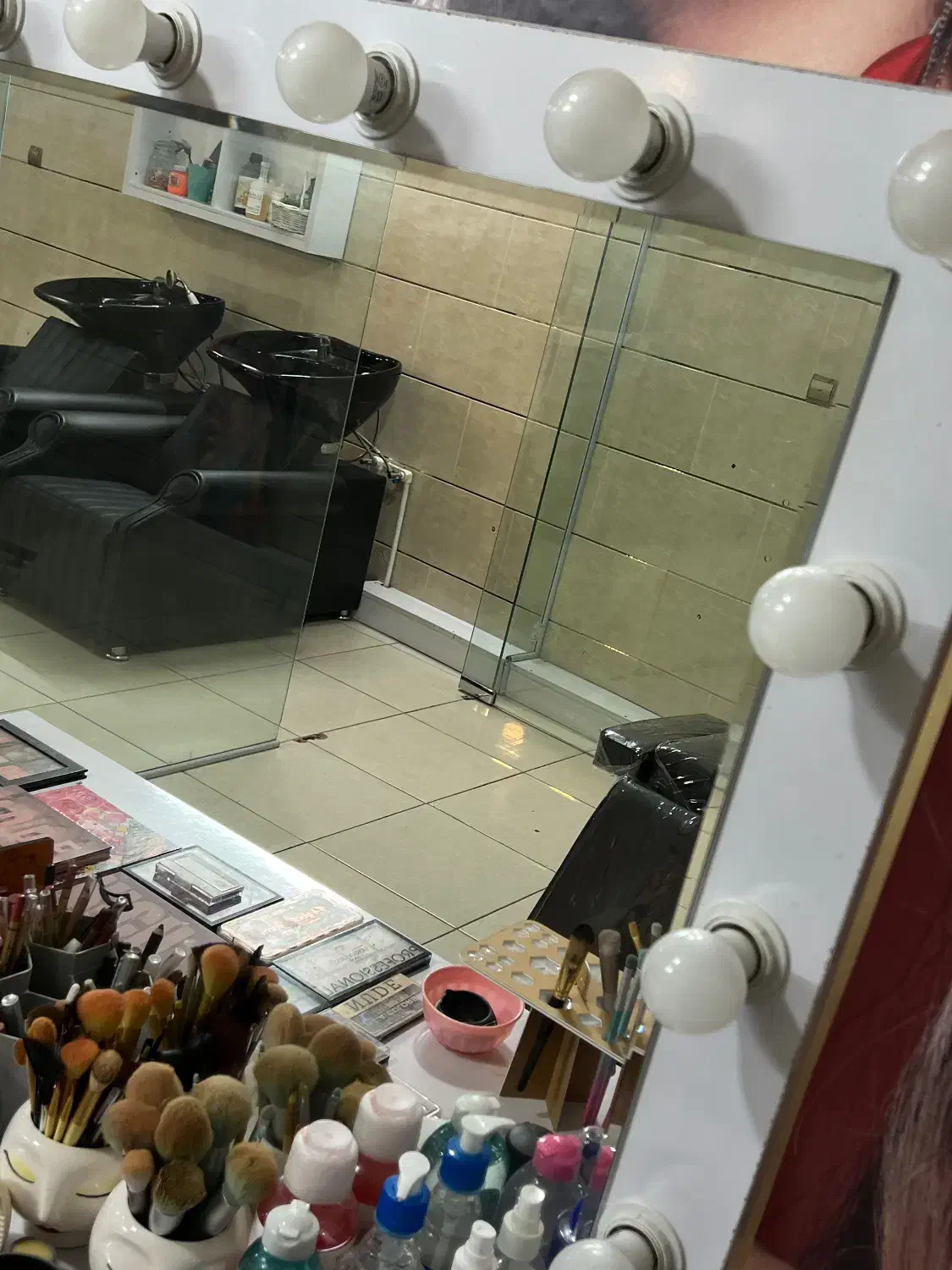 میزوصندلی میکاپ ومیز ناخن در حدنو|آرایشگاه و سالنهای زیبایی|شاهینشهر, فردوسی|دیوار