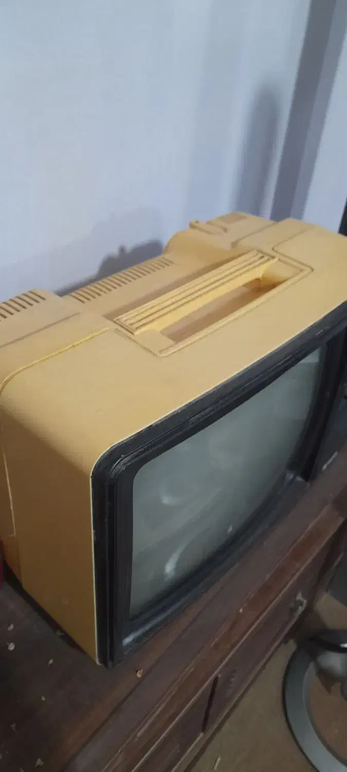 تلویزیون قدیمی|تلویزیون و پروژکتور|مشهد, طلاب|دیوار