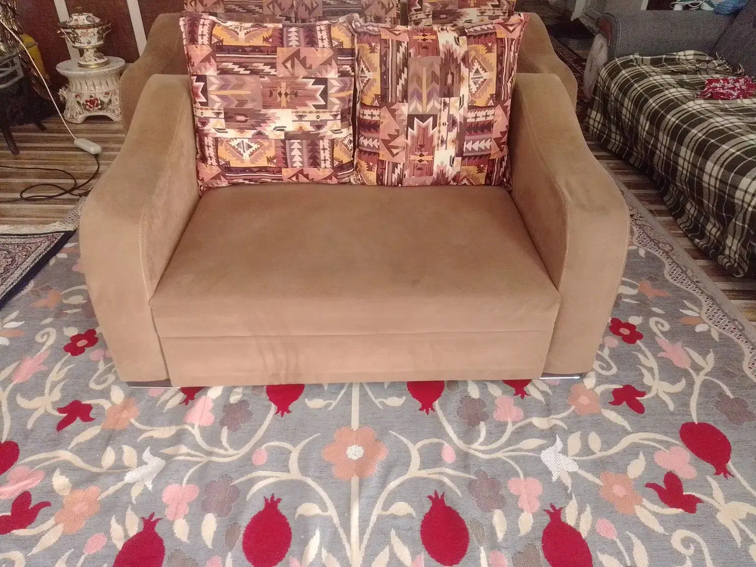 مبل ۷نفره|مبلمان خانگی و میز عسلی|تولم شهر, |دیوار