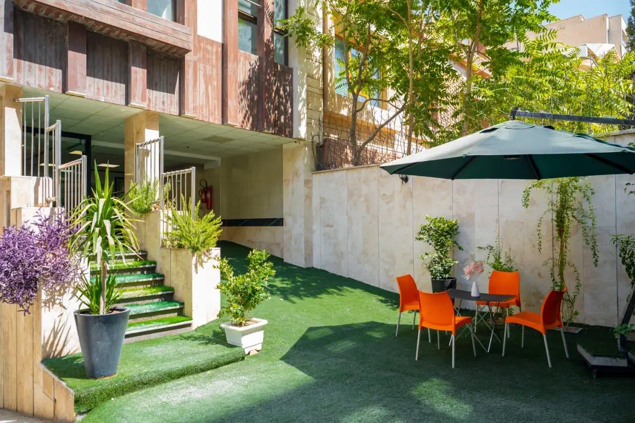 مراقب سالمند|استخدام درمانی، زیبایی، بهداشتی|تهران, نجات اللهی|دیوار