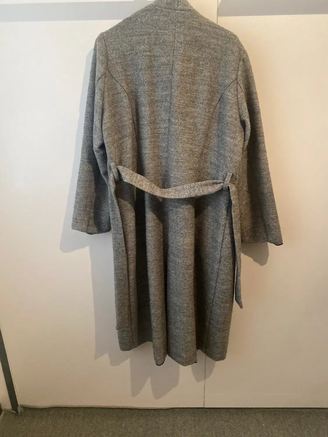 پالتو|لباس|مشکیندشت, |دیوار