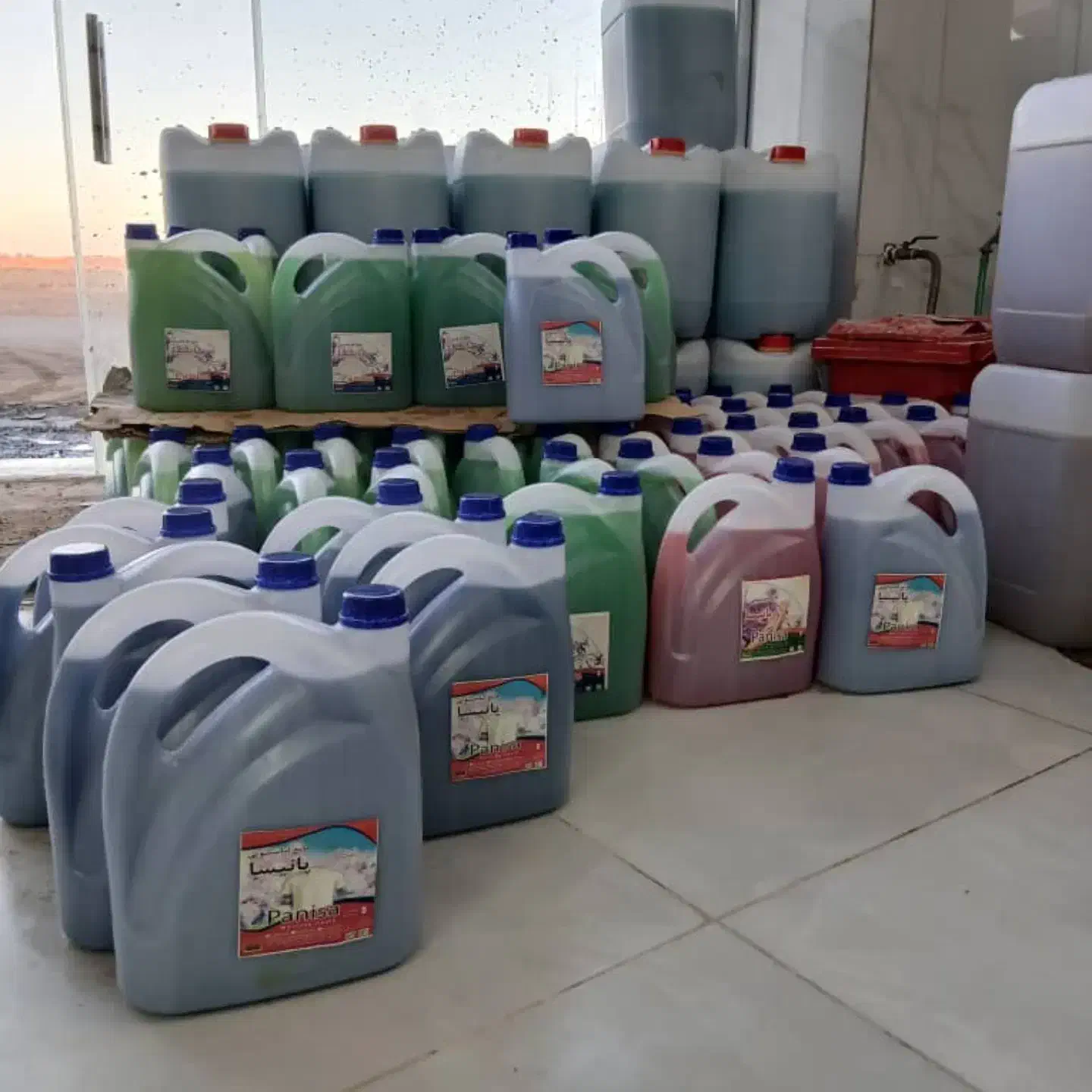 تولیدی|مواد شوینده و دستمال کاغذی|اصفهان, شهرک کاوه|دیوار