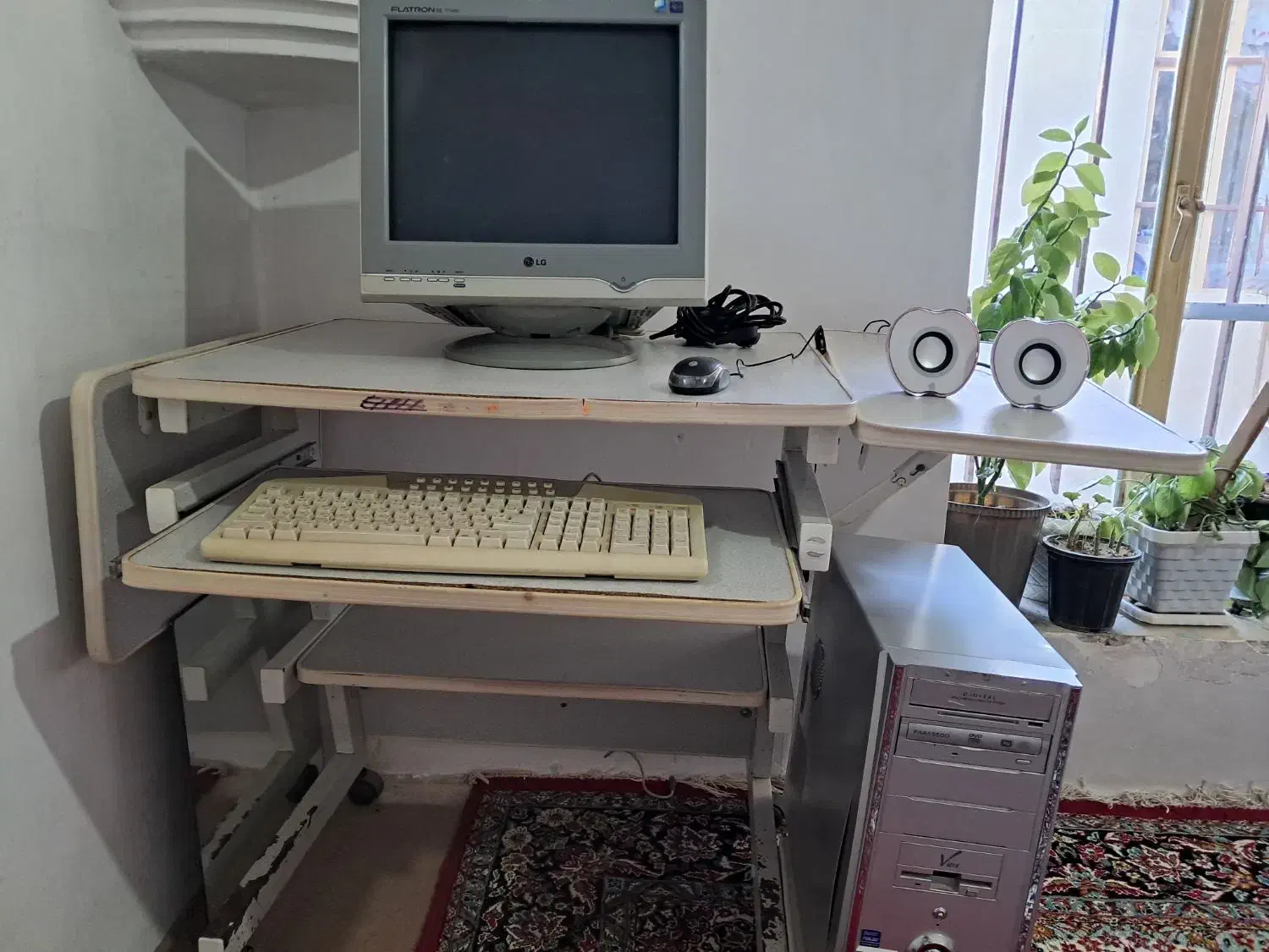 کامپیوتر|رایانه رومیزی|نقده, |دیوار