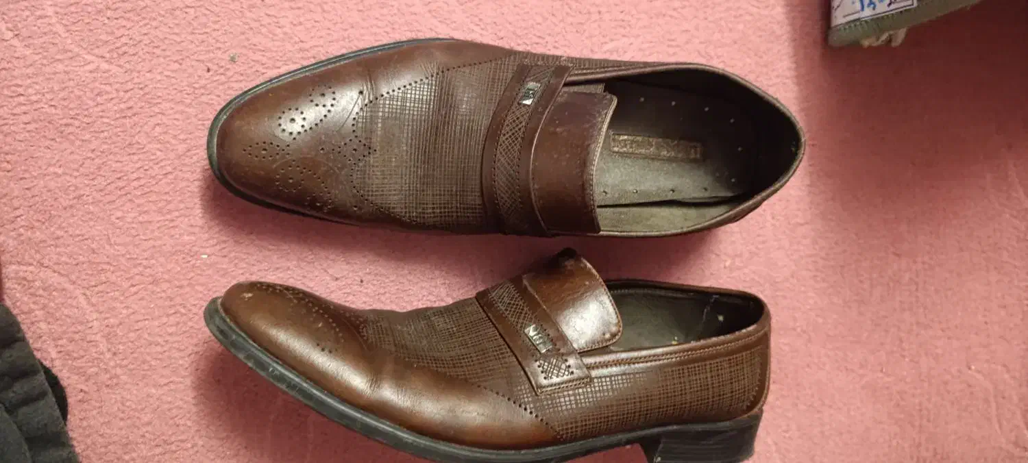 کفش و پوتین کار|کیف، کفش، کمربند|رشت, رشتیان|دیوار