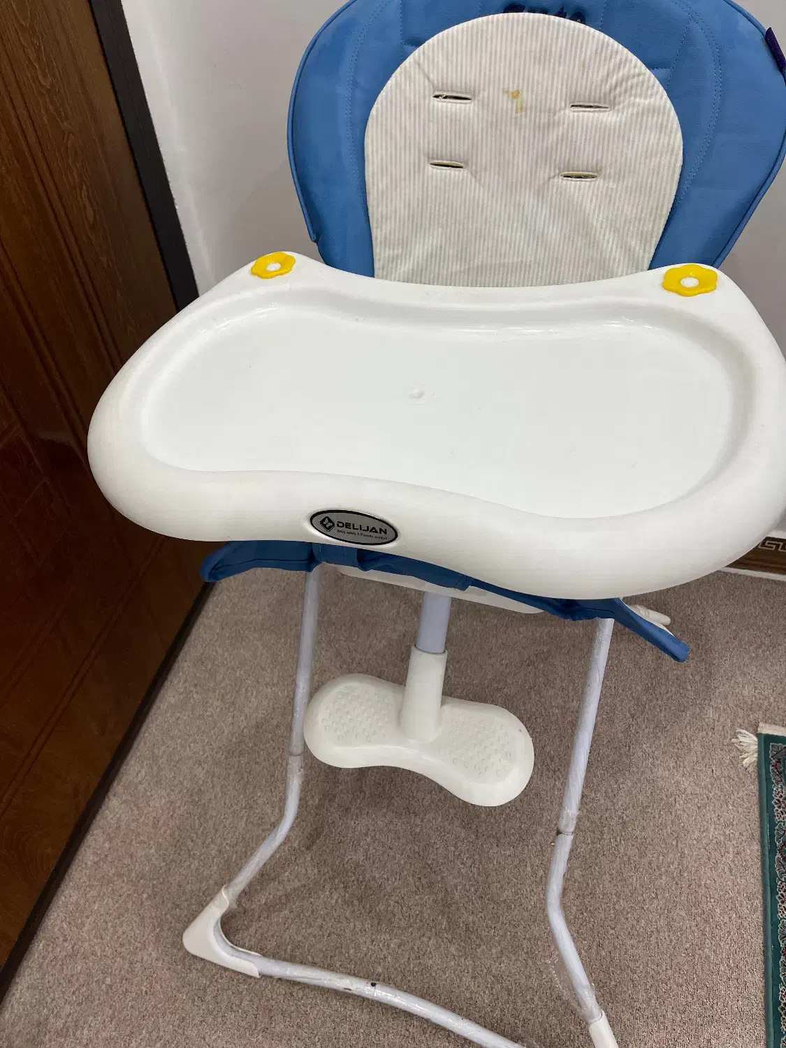 صندلی غذا کودک سالم|تخت و صندلی بچه|رشت, گلسار|دیوار