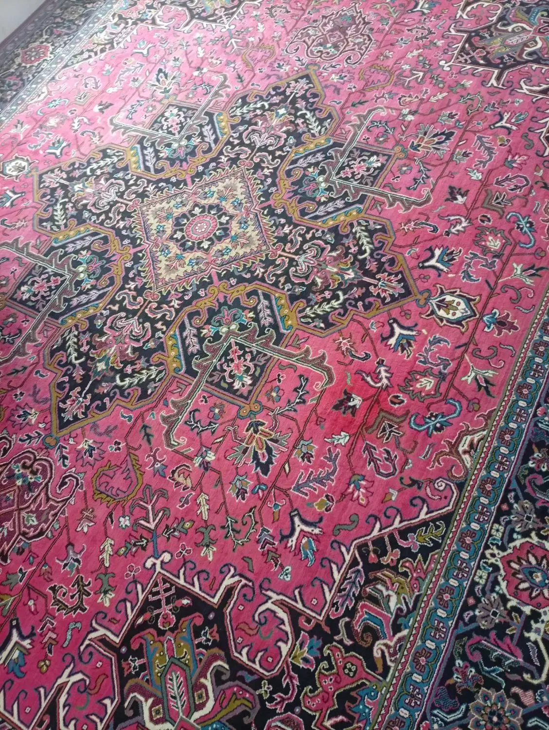 4عدد فرش|فرش|شاهین دژ, |دیوار