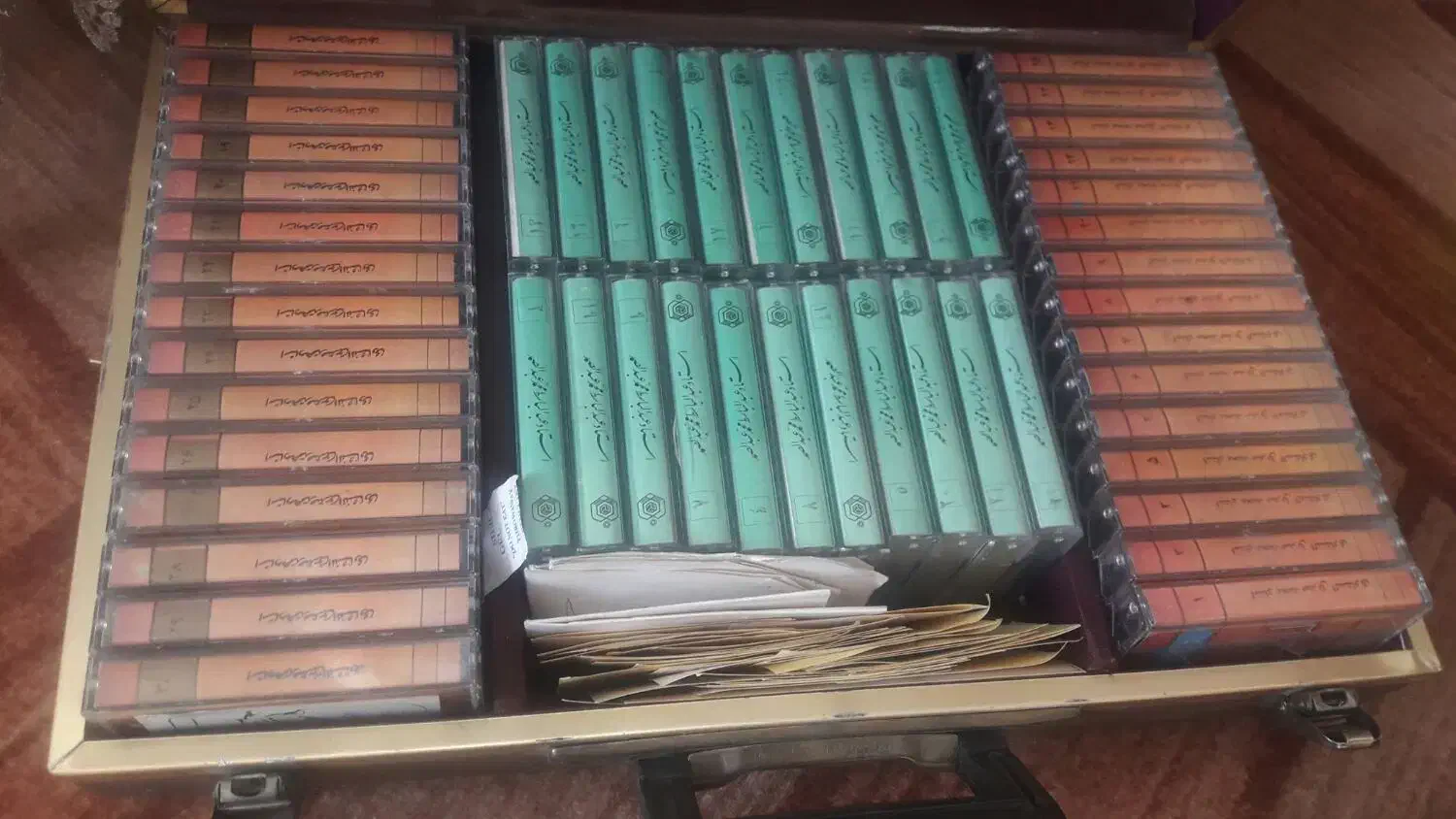 یه کیف چرمی کامل کاست قدیمی|کلکسیون اشیاء عتیقه|اصفهان, بیمارستان خانواده|دیوار