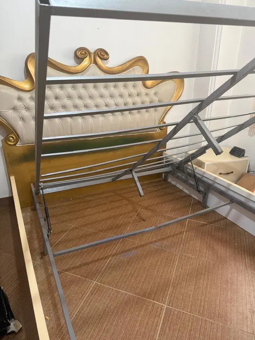 سرویس خواب|تخت و سرویس خواب|لاهیجان, حزین|دیوار