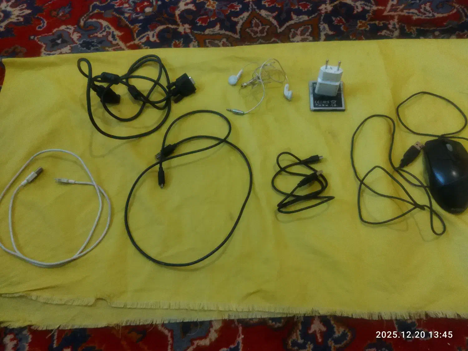 کابل رابط وشارژر|لوازم جانبی موبایل و تبلت|میانه, |دیوار