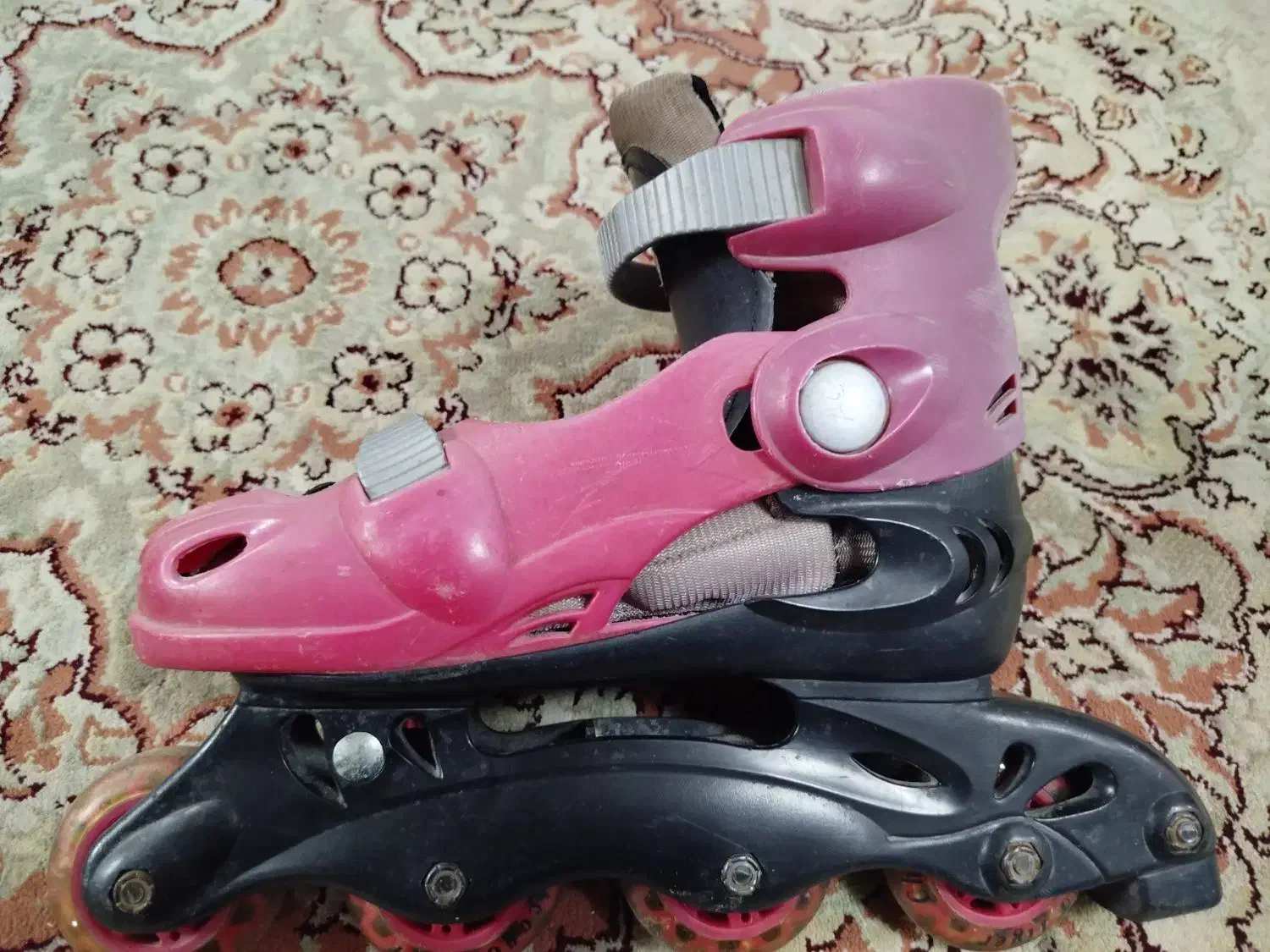 کفش اسکیت|دوچرخه، اسکیت، اسکوتر|کاشان, پشت شهربانی|دیوار