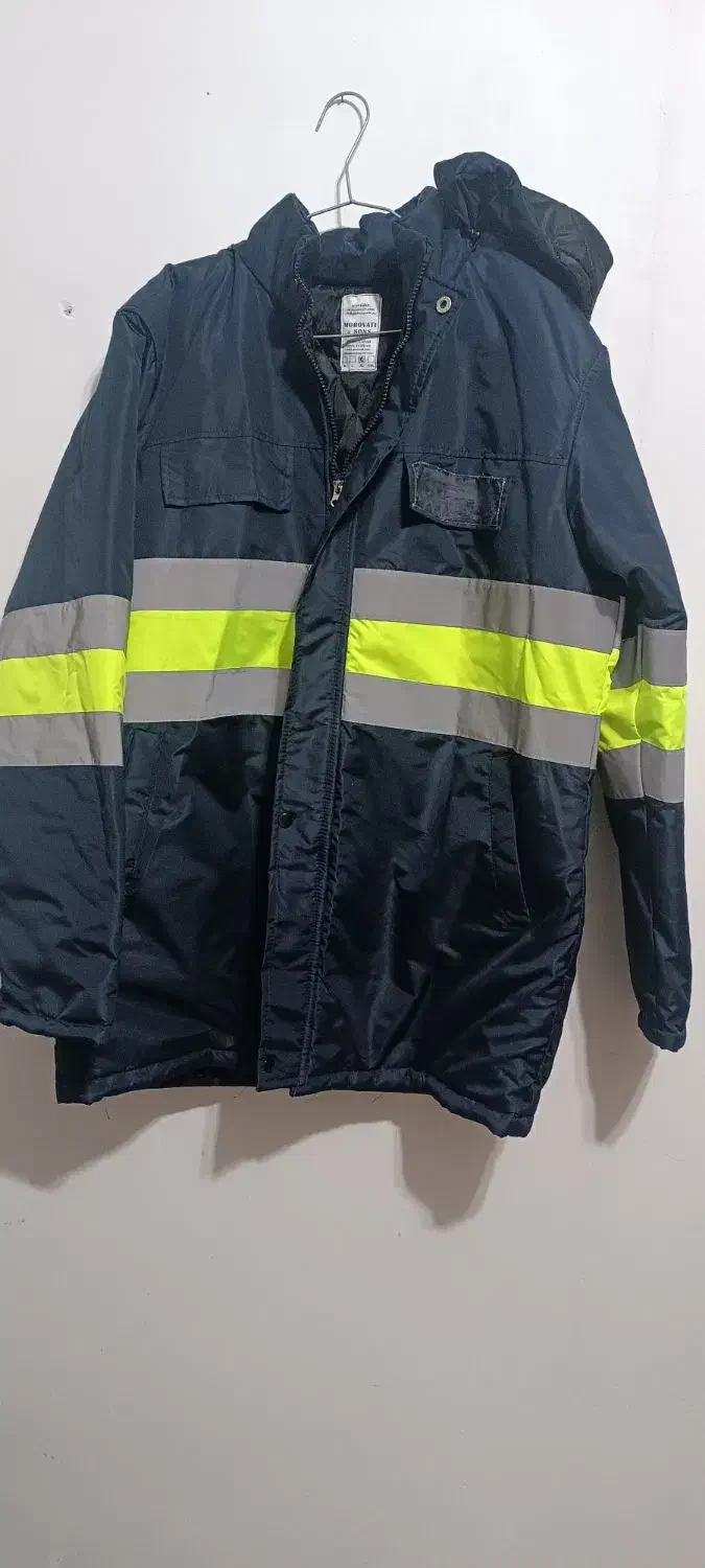 لباس کار|لباس|فامنین, |دیوار