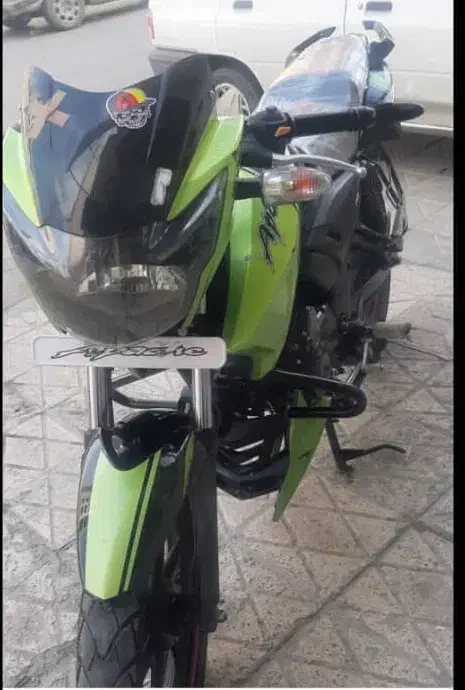 آپاچی کاملا تر و تمیز و سالم|موتورسیکلت|خواف, |دیوار