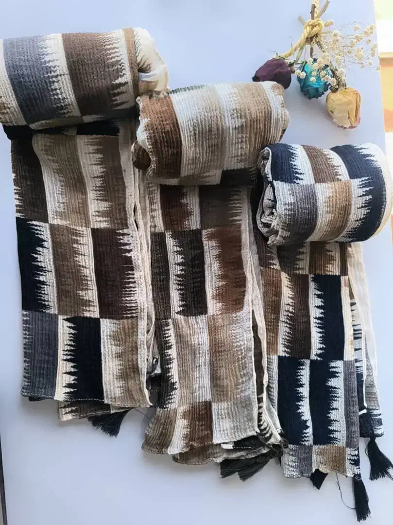 تعدادی شال و روسری لباس زیر و لباس|لباس|سنندج, |دیوار