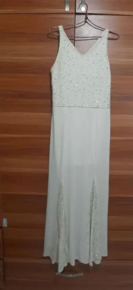 لباس زنونه|لباس|رودهن, |دیوار