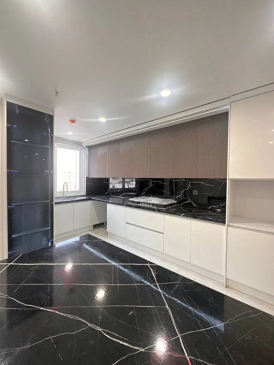 اجاره ۱۵۰ متری ۳ خواب/جنوبی بدون مشرف/ برج برند