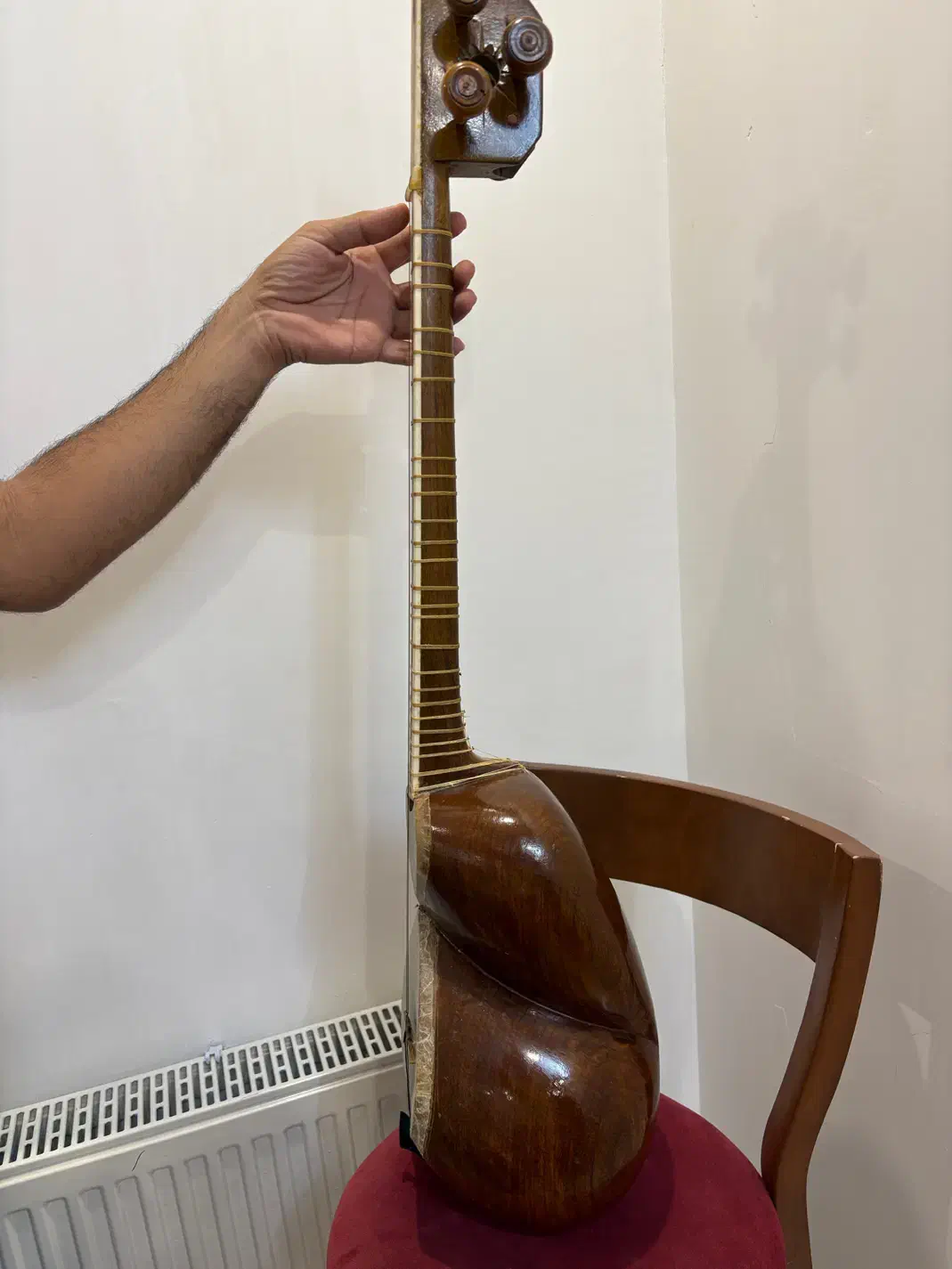 تار قدیمی مضراب خورده و بسیار خوش صدا|سازهای سنتی|شاهرود, |دیوار