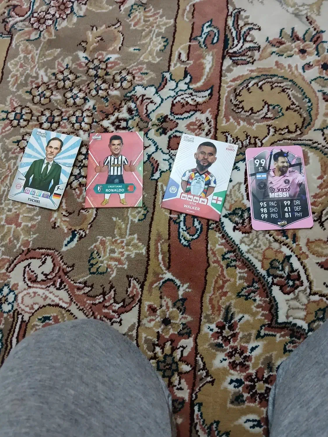 کارت کمدی|اسباب‌‌بازی|قائن, |دیوار