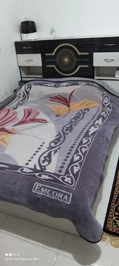 تخت و میز آرایش|تخت و سرویس خواب|معصومیه, |دیوار