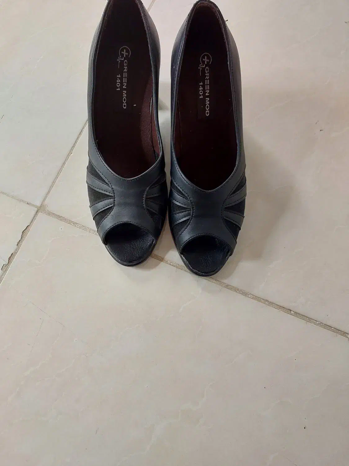 کفش نو|کیف، کفش، کمربند|بروجن, |دیوار