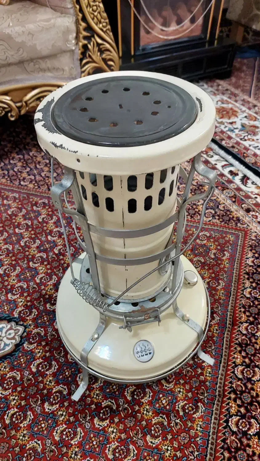 چراغ نفتی|کلکسیون اشیاء عتیقه|همدان, |دیوار