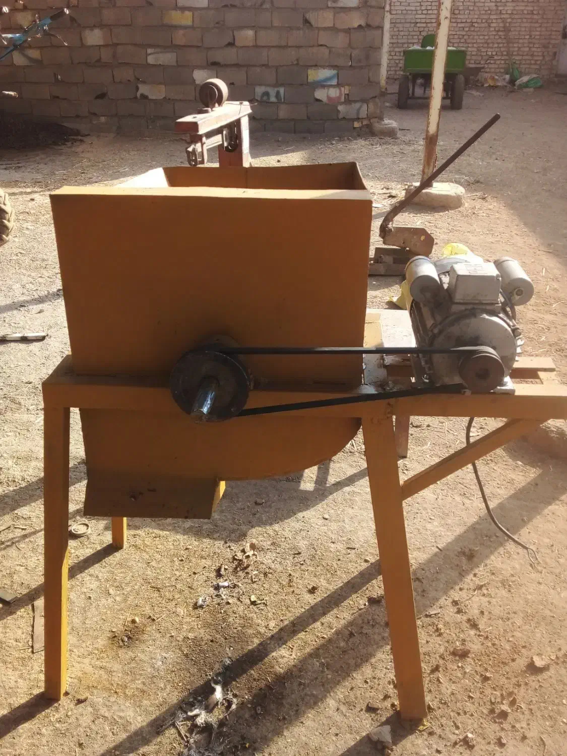 چقندرخوردکن|خردکن، آسیاب، غذاساز|اصفهان, براآن شمالی|دیوار