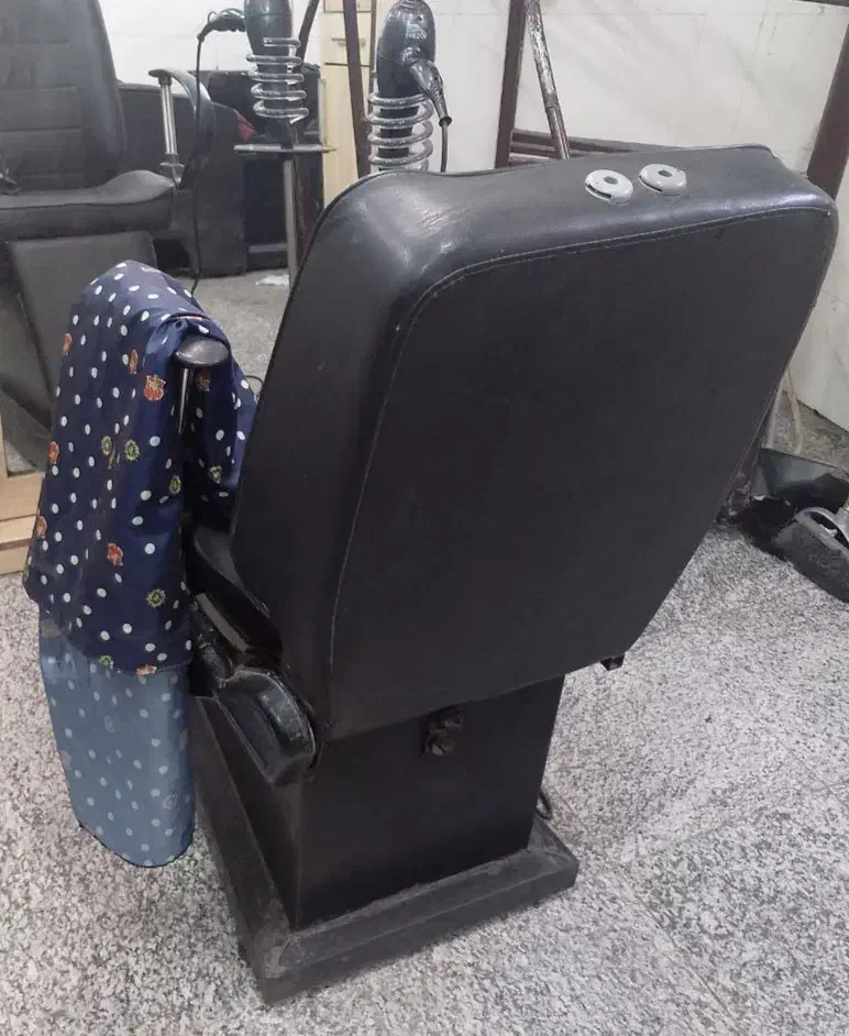 سرشور و صندلی طرح برقی|آرایشگاه و سالن‌های زیبایی|بومهن, |دیوار