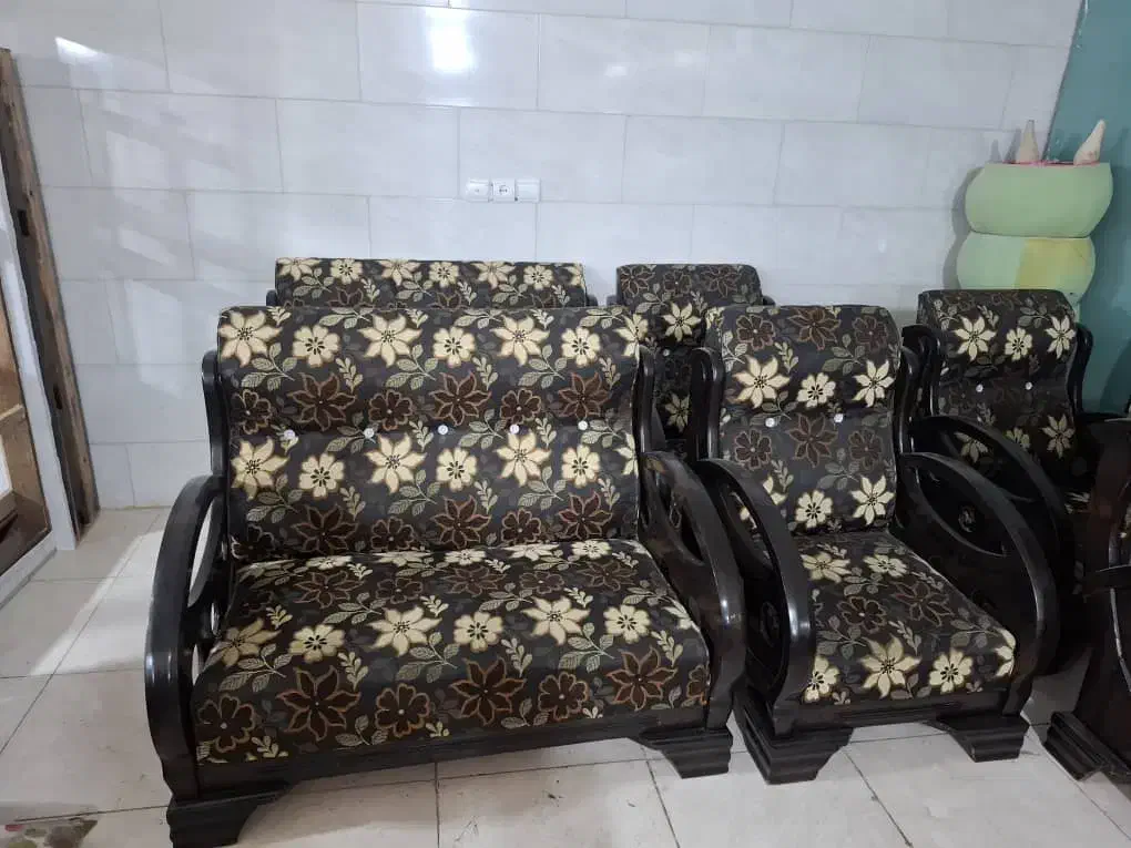 مبل ۹ نفره کاملا سالم درحدنو|مبلمان خانگی و میز عسلی|باغ بهادران, |دیوار