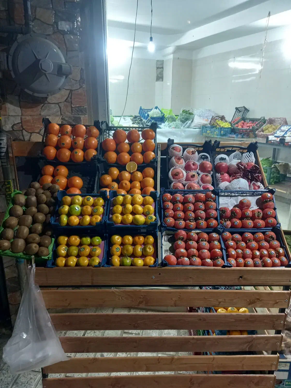 استخدام فروشنده میوه فروشی|استخدام خدمات فروشگاه و رستوران|محمدشهر, محمدشهر|دیوار