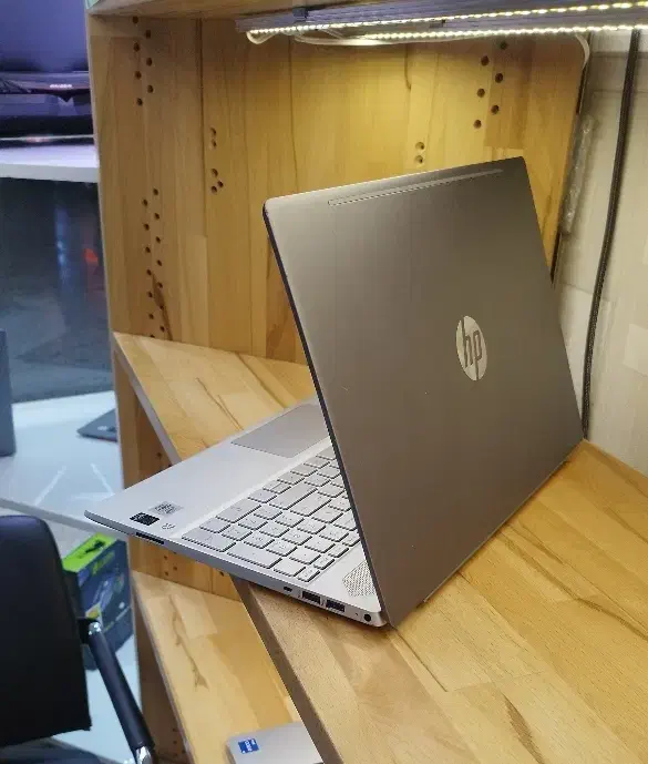 لپتاپ hp بدنه فلزی تمیز با پردازنده قدرتمند i7|رایانه همراه|تبریز, |دیوار